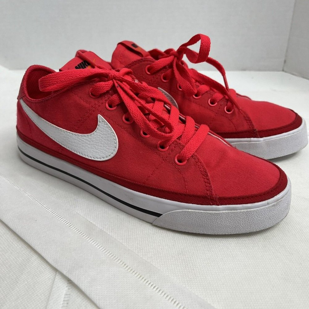 Nike Red Sneakers Classic Low-Top Design